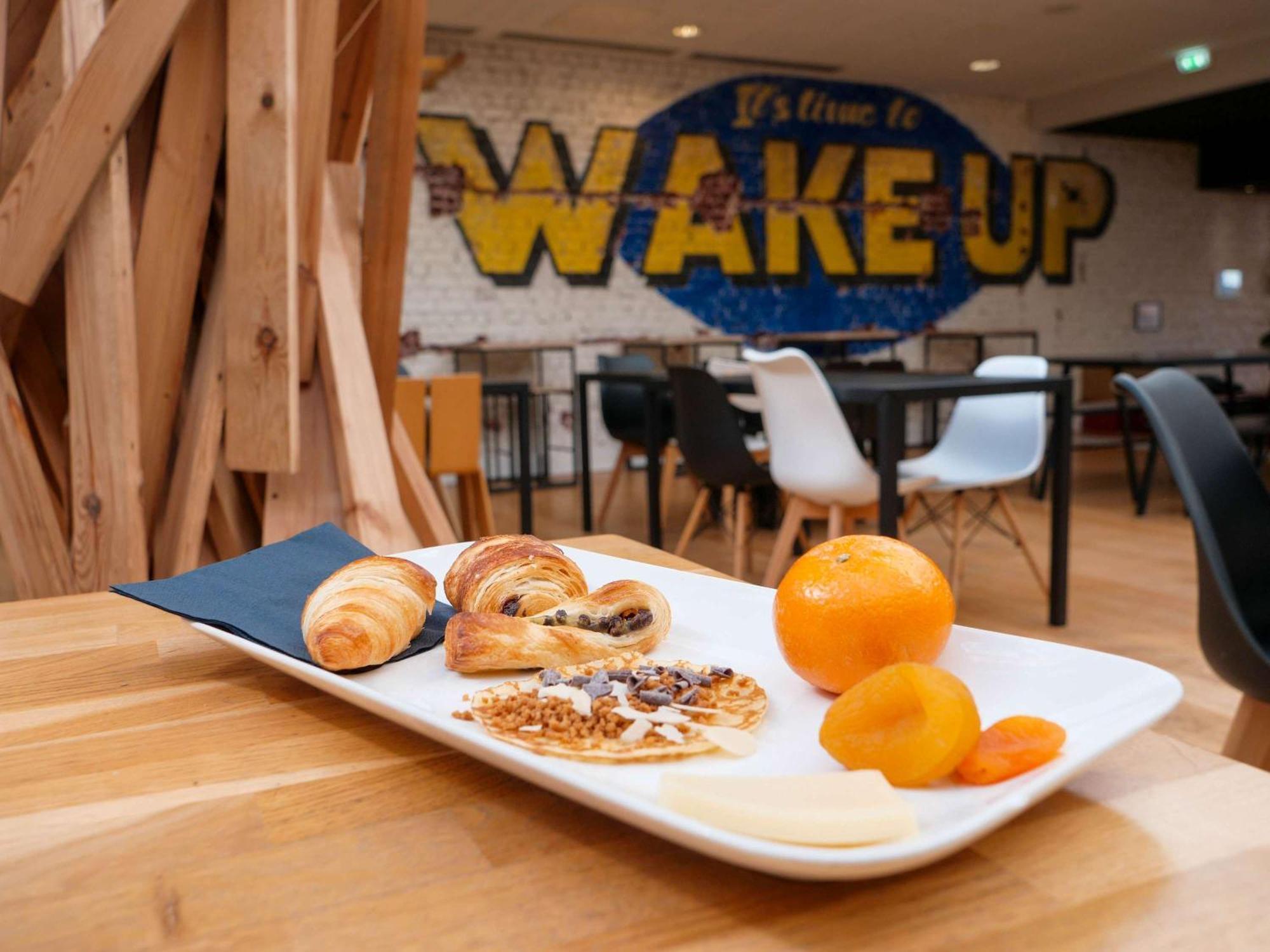 Ibis Styles Calais Centre Hotell Exteriör bild