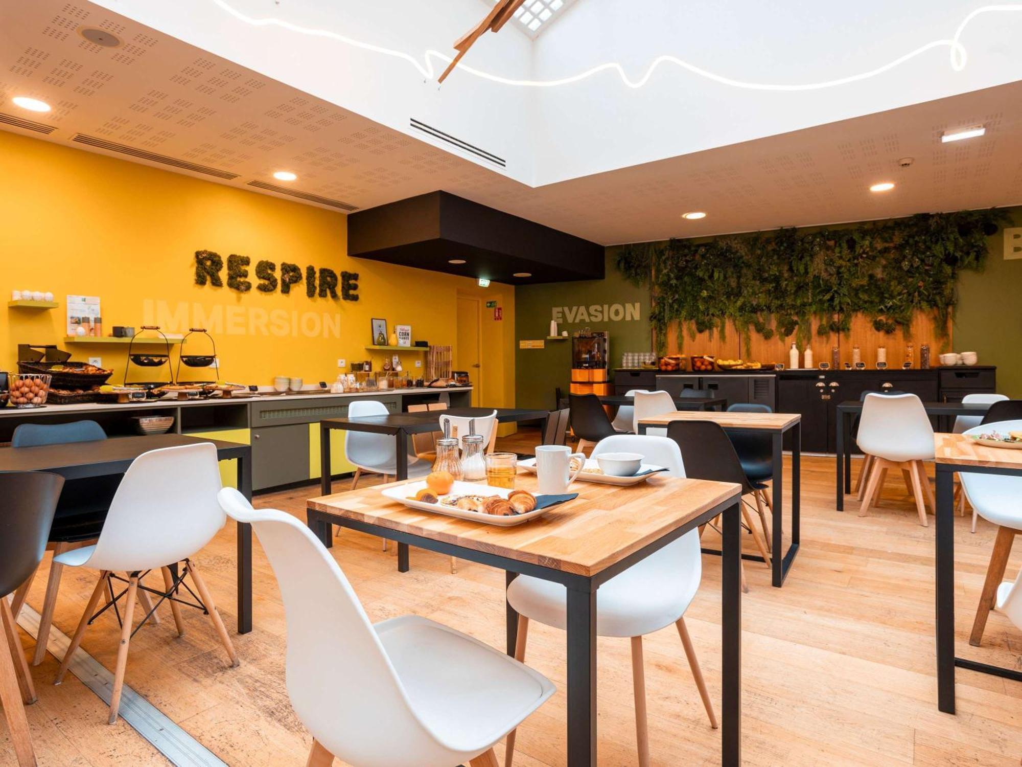 Ibis Styles Calais Centre Hotell Exteriör bild